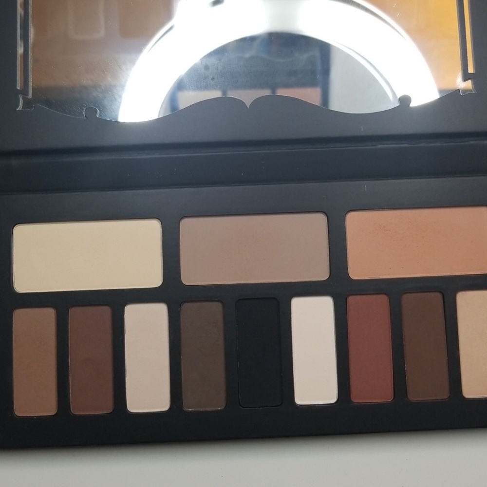Kat Von D Shade and Light eyeshadow palette